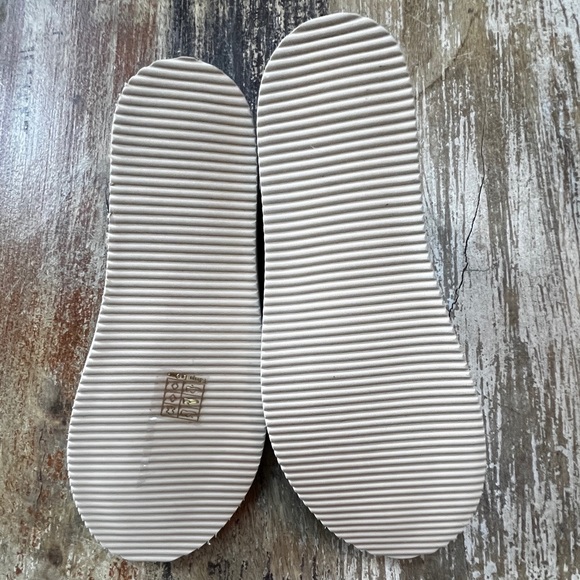 L'ARTISTE Blue Sandals with Embroidered Floral Design - Size 38/US 7.5-8, NWOT - Picture 6 of 6